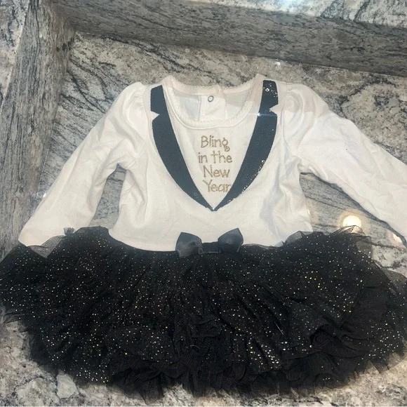 GUC Bling In The New Year New Years Baby Outfit! Sz 3-6 month - Picture 3 of 3